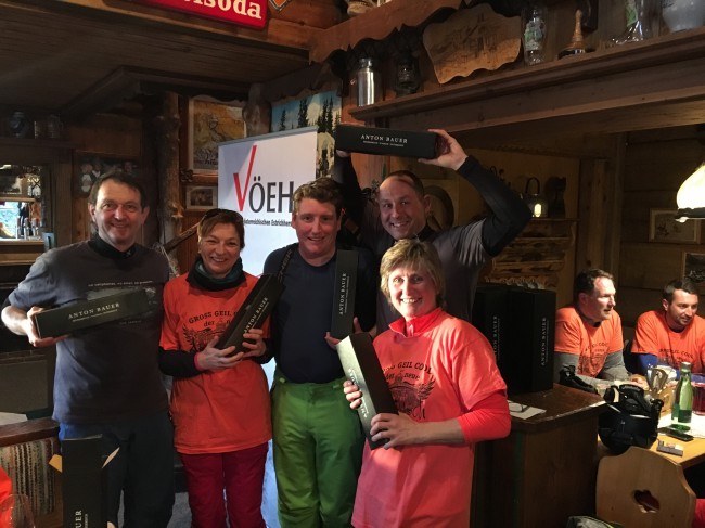 Auf dem zweiten Platz landete die Gruppe mit Monika Burtscher, Franz Zorn, Michael Neubauer, Roland Buder (nicht im Bild: Reinhold Trittner). Obfrau Christa Pachler überreichte die Preise.